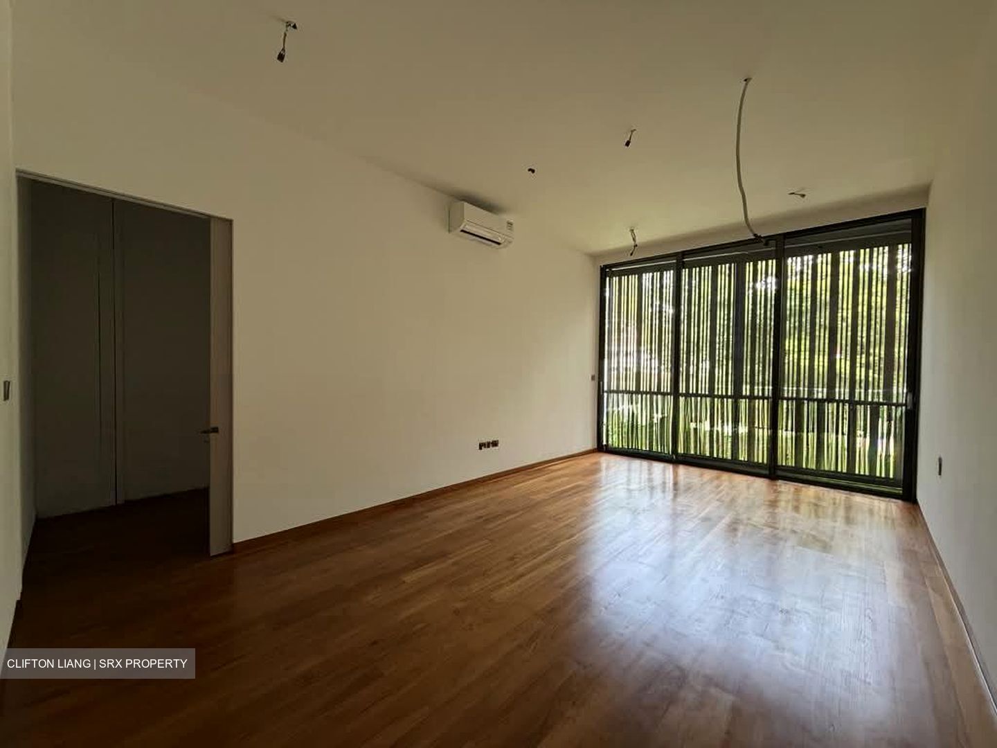 Simon Lane (D19), Terrace #536340451